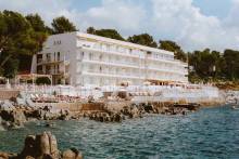 Hôtel Les Roches Rouges logo – EPC client and partner for hotel renovation projects.